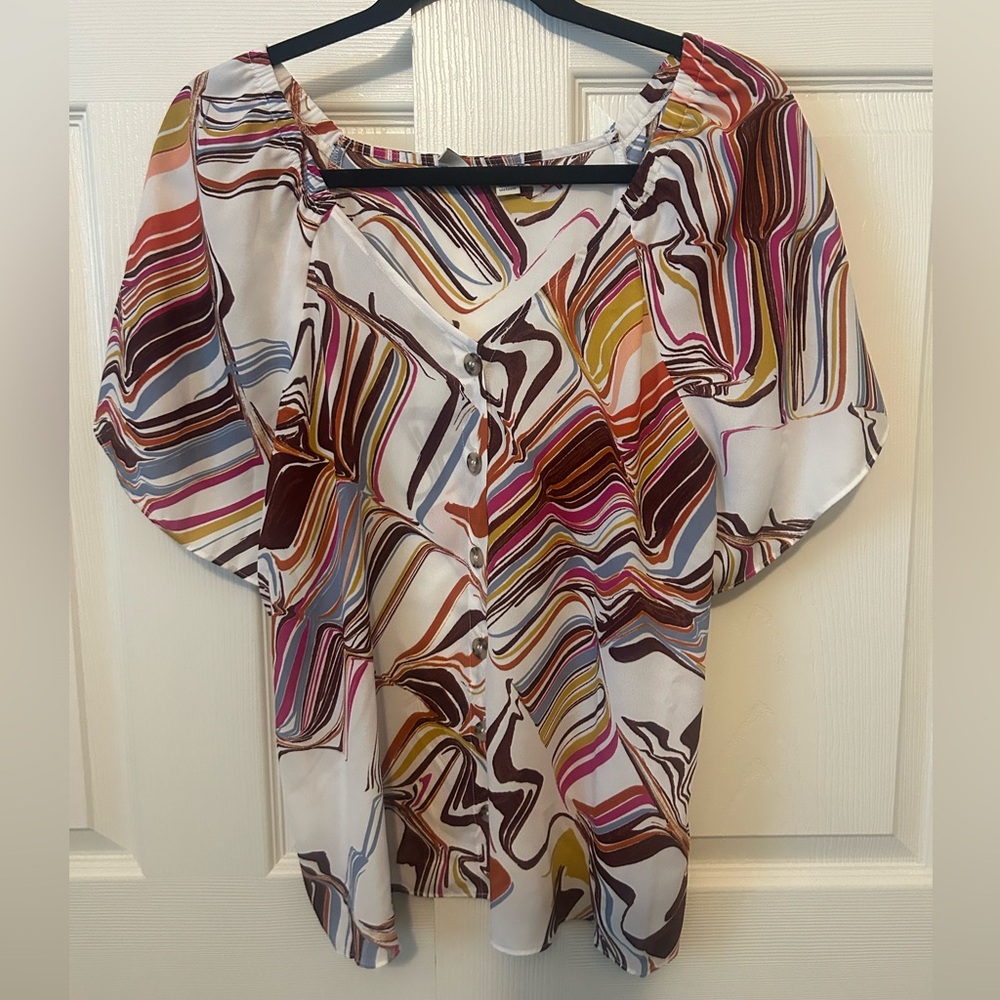 Eat. 1946 Multicolor Swirl Button-Front Blouse in White ivory size large - Picture 2 of 5